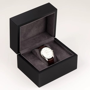 Caja de exhibición de reloj de madera negra con logotipo personalizado de lujo para presentar relojes como una elegante caja de regalo - Product Image 3