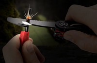 Pince multifonction industrielle 13-en-1 en acier inoxydable pour bricolage, EDC, allume-feu, tournevis, ouvre-bouteille, lame de scie, couteau, camping et extérieur