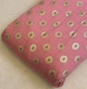 Tissu en soie Chanderi de qualité supérieure, léger, doux et élégant, parfait pour les saris, les robes, les vêtements ethniques et les cadeaux - Product Image 5