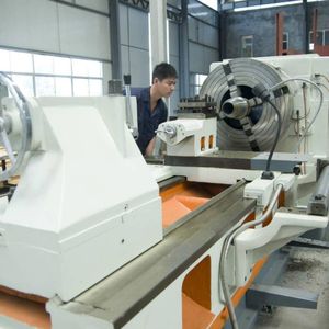 Tour à métaux manuelle horizontale rotative à banc creux pour l'industrie pétrolière avec alésage d'axe de 520 mm - Product Image 1