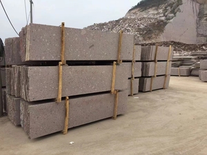 Lastre e Piastrelle in Granito Naturale Grigio Chiaro Viola Pallido con Grandi Grani Aggregati - Product Image 4