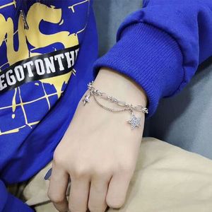 สร้อยข้อมือเงินแท้ S925 ประดับจี้รูปดาวและเพชรเทียม เหมาะสำหรับทุกเพศทุกวัย สวมใส่ได้ทุกวัน - Product Image 1