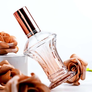 Flacone Spray in Vetro dalla Forma Unica e Speciale 30ml, Bottiglia Trendy per Dispensare Profumo - Product Image 5