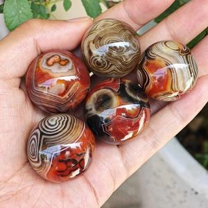 Esferas de Ágata Sardonyx Roja con Encaje, Cristales Naturales Pulidos al por Mayor para Sanación y Decoración Navideña - Product Image 2