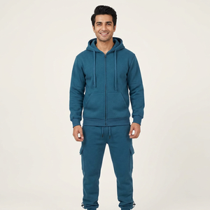 Conjunto Deportivo de 2 Piezas para Hombre, Sudadera con Capucha y Pantalones Deportivos con Bolsillos - Product Image 1