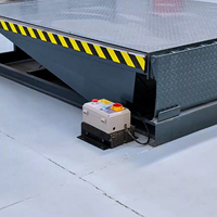 Niveleur de quai hydraulique fixe, pont de chargement d'entrepôt, plateforme de déchargement de conteneurs par chariot élévateur 6-15 tonnes