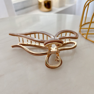 إكسسوارات شعر قرش مجوفة بحمض الخليك - Product Image 3