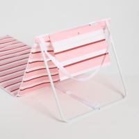 Chaise longue de plage pliable légère à rayures avec dossier réglable et rembourrage en mousse pour piscine
