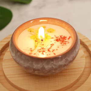 Vela de incienso de aromaterapia ecológica hecha a mano al por mayor con flores secas, tarro de cerámica de cera de soja para bares de Bodas de Navidad - Product Image 1