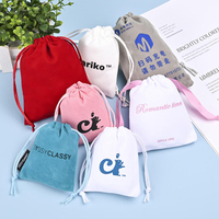 Collection de pochettes à cordon A1 Velvet Touch avec cols froncés, doubles cordons, couleurs variées et emballage cadeau personnalisé pour bijoux