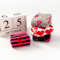 Chaussettes de sensibilisation au cancer du sein en coton pour femmes avec ruban rose de conception colorée