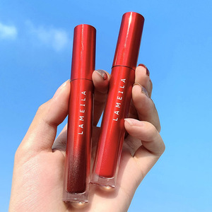 ลิปกลอสแบบหลอดสีแดงที่ให้ความเงางามแบบซาตินแมตต์ไม่ทำให้สีปากจางหายง่าย ลิปกลอสสีสดใส ลิปกลอส ลิปกลอส เมคอัพ - Product Image 3