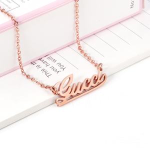 Collar con Nombre Personalizado al por Mayor, Joyería Personalizada Impermeable, Collares con Letras Chapadas en Oro de 18K y Acero Inoxidable PVD - Product Image 3