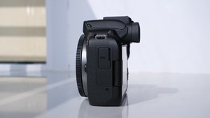 Cámara <span class=keywords><strong>Canon</strong></span> <span class=keywords><strong>EOS</strong></span>-<span class=keywords><strong>R50</strong></span> de 24.2MP con Video 4K UHD, Sensor APS-C CMOS sin Espejo y Tarjeta SD - Cámara Económica (95% Nueva) - Product Image 4
