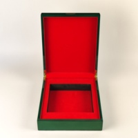 Boîte cadeau en bois laqué brillant avec doublure en velours rouge, charnière en métal doré, logo personnalisé pour le thé en briques de qualité supérieure et l'emballage de cadeaux d'affaires
