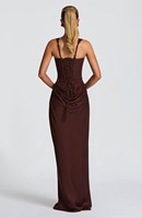 Ventes en gros de robes longues d'été chics à col en U, dos nu, à armature en os de poisson, sexy, à bretelles, enveloppantes, pour fête d'anniversaire, robes de soirée pour femmes
