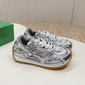 أحذية رياضية عصرية للجنسين من منتجات <span class=keywords><strong>2025</strong></span> بتصميم جديد عالي الجودة ومضيئة برباط علوي ونعل ناعم ومقدمة بتصميم جديد من Bottega Veneta - Product Image 2