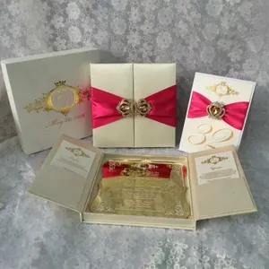 गर्म बिक्री लक्जरी रेशम रिबन के साथ बॉक्स शादी के निमंत्रण कार्ड और स्फटिक ब्रोच