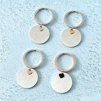Porte-clés rond Ywyougang en acier inoxydable, mini-breloque cœur massif, personnalisable, gravable, cadeau vintage tendance