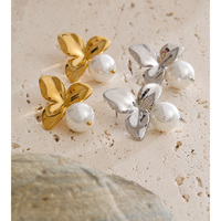 JINYOU 7223 Nouveautés Boucles d'oreilles pendantes en fausses perles en acier inoxydable plaqué or lisse en forme de fleur pour femmes