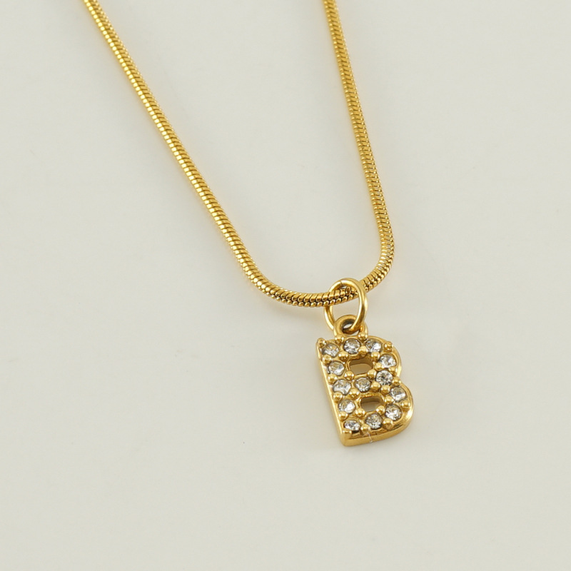The letter B (including the chain)