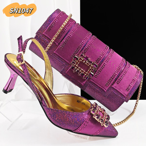 <span class=keywords><strong>Scarpe</strong></span> eleganti da festa con tacco basso in oro di alta qualità per <span class=keywords><strong>scarpe</strong></span> da <span class=keywords><strong>sposa</strong></span> abbinate e set di borse per matrimonio - Product Image 4