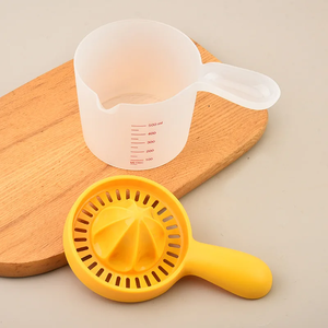 Presse-agrumes manuel en plastique multifonctionnel avec mesure, portable, presse-citron, extraction de jus frais, facile à nettoyer - Product Image 4