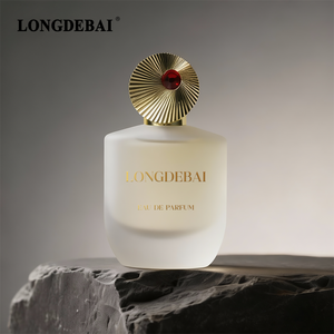 Nueva llegada: Botella de vidrio personalizada para perfume de 50ml y 100ml, esmerilada, plana, vacía, con tapa de aleación de zinc. - Product Image 3