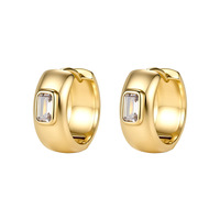 Boucles d'oreilles créoles géométriques épaisses Glowluxe avec détails en cristal CZ, bijoux en cuivre plaqué or 14 carats, boucles d'oreilles minimalistes tendance