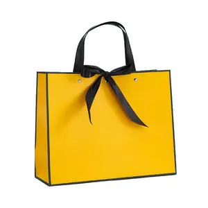 कस्टम मुद्रित उपहार शॉपिंग लक्जरी पेपर बैग शादी का उपहार पैकेजिंग पेपर बैग हैंडल रिबन के साथ कस्टम लोगो के साथ