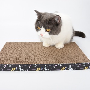 Rascador para Gatos de Cartón Corrugado de 1 Nivel con Patrón Geométrico, Resistente al Desgaste y Sin Pelusas - Product Image 1