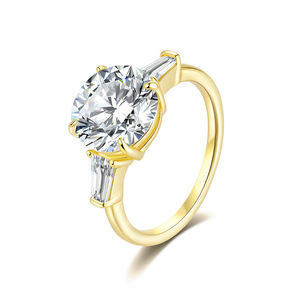 Anillo de compromiso y boda de moissanita S925, regalo de joyería de plata de ley S925, anillo redondo de tres piedras de moissanita para mujeres. - Product Image 1