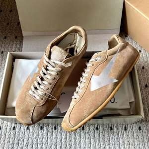 Chaussures en cuir noir délavé avec semelles en caoutchouc antidérapantes, décorées d'étoiles, pour hommes, chaussures plates de créateur de haute qualité en toile. - Product Image 4