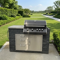 Cuisine extérieure en pierre culturelle noire imperméable avec tiroirs en acier inoxydable, barbecue à gaz, plan de travail en marbre, unité de cuisson de jardin
