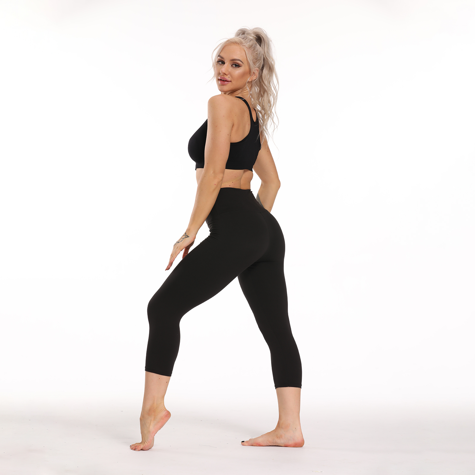 High Waist Soft Capri Leggings for Women Breathable Wholesale Custom Logo Printed for Running Cycling Yoga Exercise