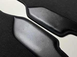 Tapis de sol noirs de luxe avec côtés en fibre de carbone pour <span class=keywords><strong>Porsche</strong></span> 911 GT3, tapis de sol personnalisables avec emblème GT3 - Product Image 5