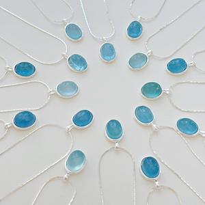 Collar con Colgante de Plata de Ley S925 para Mujer, Diseño Delicado y Lujoso, Cristal Natural, Piedra de Hibisco, Flor de Cerezo - Product Image 1