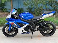 Motocicleta Deportiva Suzuki GSX600 de 600cc, Refrigerada por Agua, Velocidad de 220km/h
