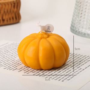 Bougie parfumée à la citrouille mignonne, faite à la main, orange et blanche, bougie artistique, décoration d'Halloween pour la maison - Product Image 3
