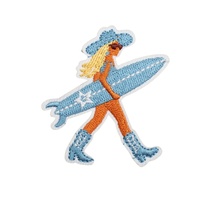 Patchs brodés thermocollants en feutre non tissé écologique bleu personnalisé, motif fille surfiste, thème marin, vague, crabe, dessin animé, coquillage, pour chapeaux