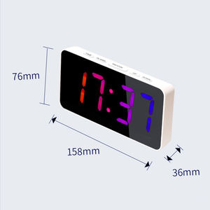 Réveil numérique RGB avec lumières d'ambiance changeantes de couleur, alarmes, fonction snooze, réglage de la luminosité, horloge de <span class=keywords><strong>table</strong></span> pour chambres, bureau <span class=keywords><strong>à</strong></span> domicile, décoration de bureau - Product Image 2