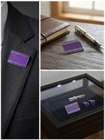 Épinglette rectangulaire personnalisable en émail dur, base violette, bordure argentée en relief, badge métallique gravable avec nom