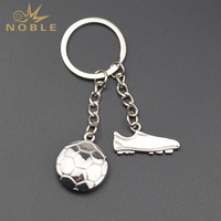 Porte-clés de football en alliage de zinc noble, breloque chaussure de foot, pendentif de sac sur le thème du sport pour les fans de football
