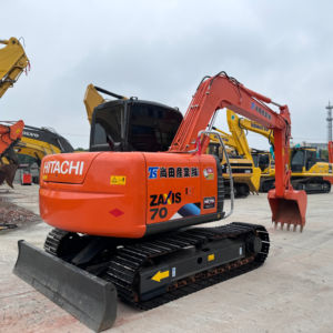 Mini-excavatrice Hitachi ZX70 d'occasion du Japon, modèle 2022, 2 tonnes, avec moteur et engrenages, garantie de 6 mois, à vendre - Product Image 1