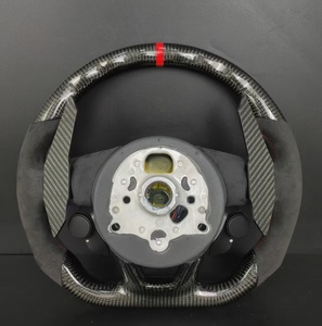 พวงมาลัยคาร์บอนไฟเบอร์หุ้มอัลคันทาร่าพร้อมแป้นเปลี่ยนเกียร์สำหรับ <span class=keywords><strong>Audi</strong></span> A3 A4 A5 <span class=keywords><strong>A6</strong></span> Q3 Q5 Q7 TT, พวงมาลัยแบบกำหนดเองลายแถบสีแดง - Product Image 2