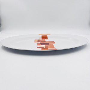 <span class=keywords><strong>Plateau</strong></span> <span class=keywords><strong>de</strong></span> service ovale en mélamine surdimensionné <span class=keywords><strong>de</strong></span> 19 x 14 pouces avec un design carré abstrait pour les restaurants et la restauration - Product Image 5