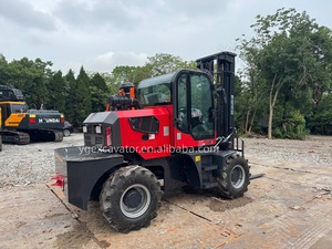 Vente flash - Chariot élévateur tout-terrain diesel 4x4 YGCY-35 de 3,5 tonnes pour chantier de construction et projet de développement hôtelier - Product Image 1
