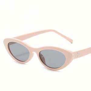 Gafas de Sol Retro Personalizadas 2021 para Mujer, con Remaches, Estilo Ojo de Gato, UV400, Ovaladas Pequeñas - Product Image 5