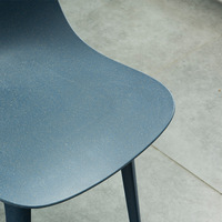 Vente en gros de chaises scandinaves modernes tout en plastique tulipe meubles de salon de chambre à manger chaise à dossier tendance et fabriquée