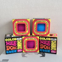 Jouet Squishy Cube Morph Coloré Bicolore Texture Mate Effet Farine Change de Couleur à la Pression Bords Arrondis Toucher Soyeux à Presser